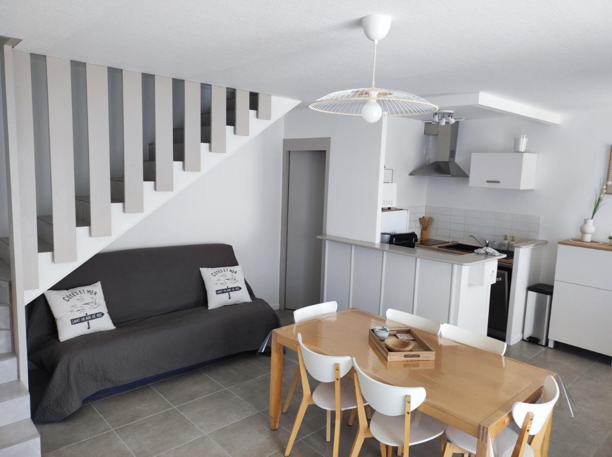 Holiday home Maison Proche Plage Mer *